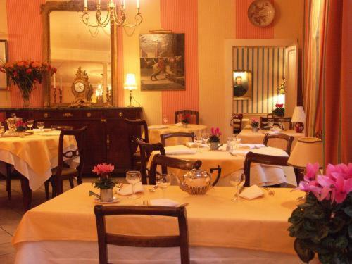 Les Lions De Beauclerc Hotel Lyons-la-Forêt Buitenkant foto